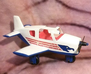 plastic airplane toys