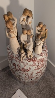 WILLOW TREE FAMILY GATHERING BY SUSAN LORDI. HAND-PAINTED RESIN. GREAT COND.!