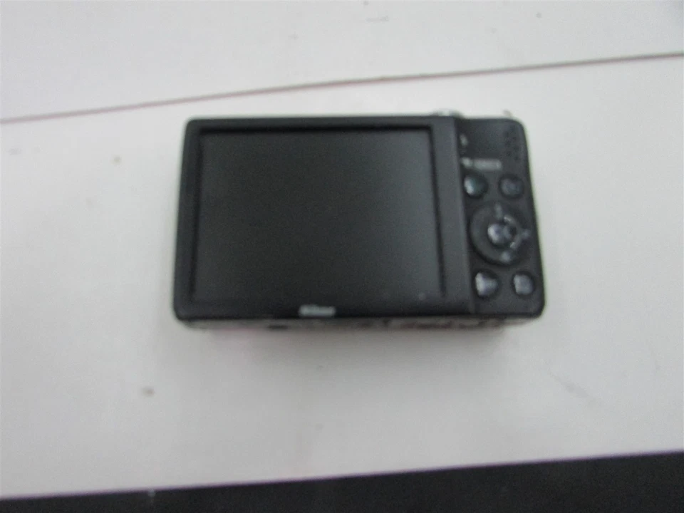 Cámara digital Nikon Coolpix L22, roja (solo cámara, la puerta de la batería se suelta) Foto 4 de 4