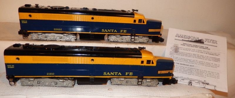 American Flyer SHINY, New Looking, Rare Blue&Yellow SantaFe 21910 &-1 Diesel Set