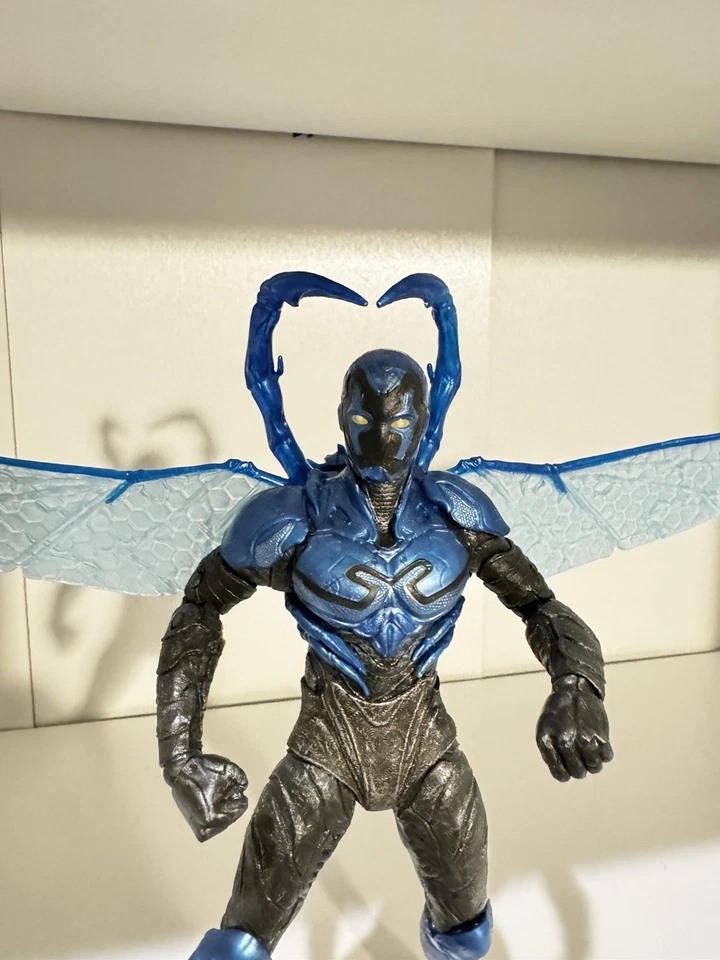 Figura de acción suelta McFarlane DC Multiverse Blue Beetle Foto 3 de 3
