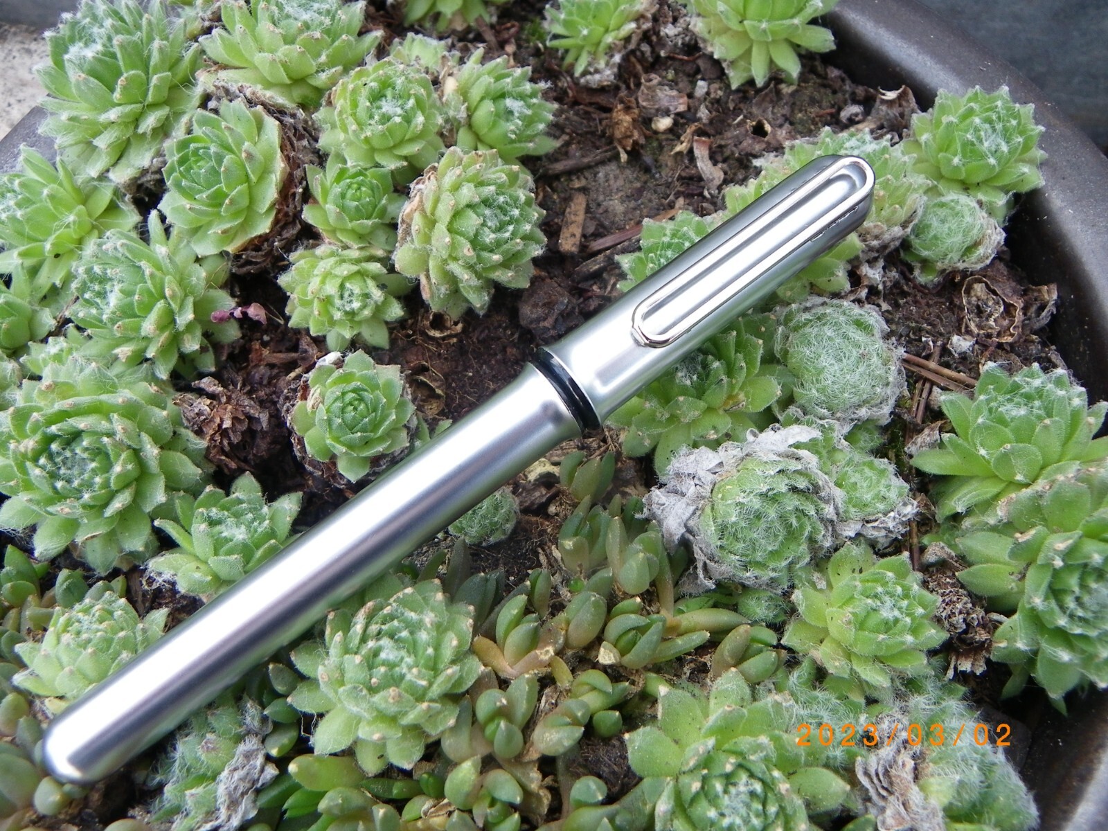 Stylo plume Stypen acier satiné pour vos notes de bureau et correspondance