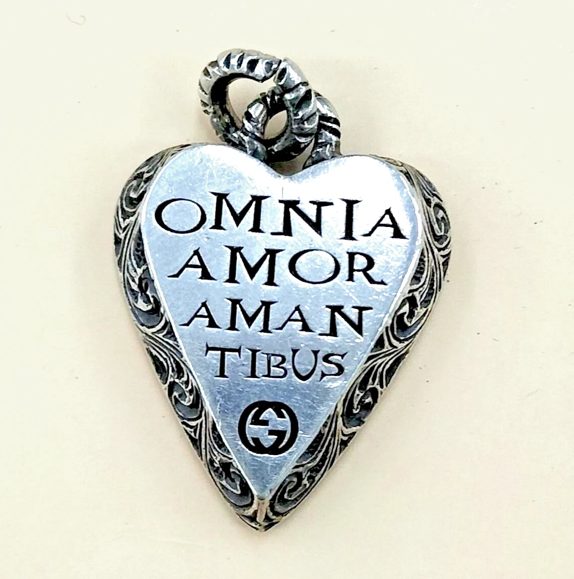 Gucci Omnia Amor Amantibus Cuore Ciondolo Top Argento Sterling 925