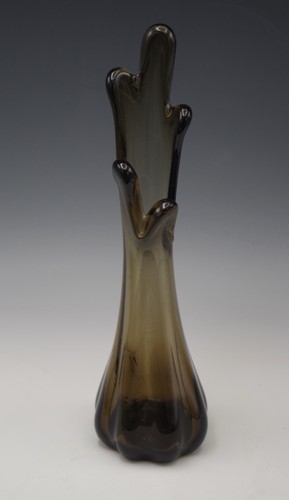 MID CENTURY MODERN GLASS SMOKE GLASS SWUNG VASE 11" - Picture 3 of 6