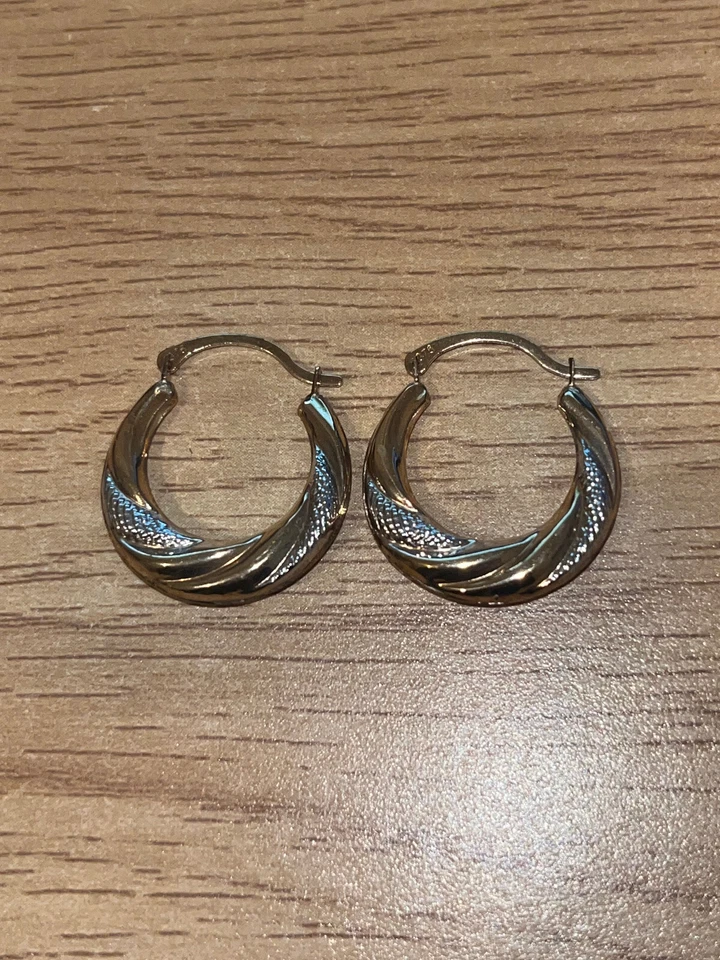 Vintage Hallmarked 9ct Yellow & White Gold Twisted Hoop Earrings - Image 2 of 4