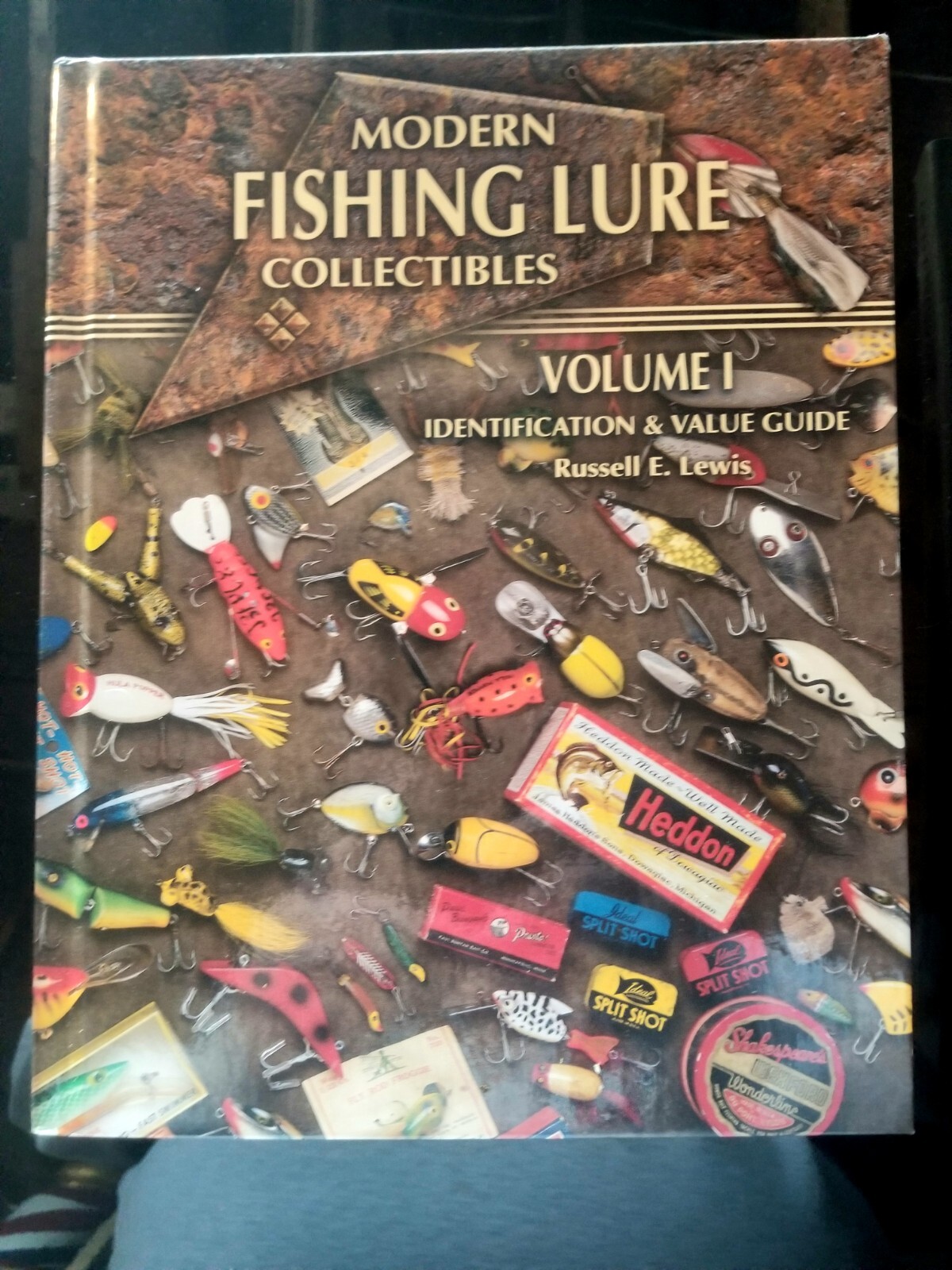 Vintage fishing lure reference bookFishing Lure Collectibles volume 1