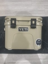 NEW YETI Roadie 15 Cooler   Tan   Brand New w/ Tags   No Strap