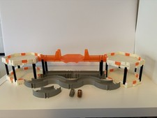 Hexbug Bridge Battle Habitat With 2 Working Hexbug Nano