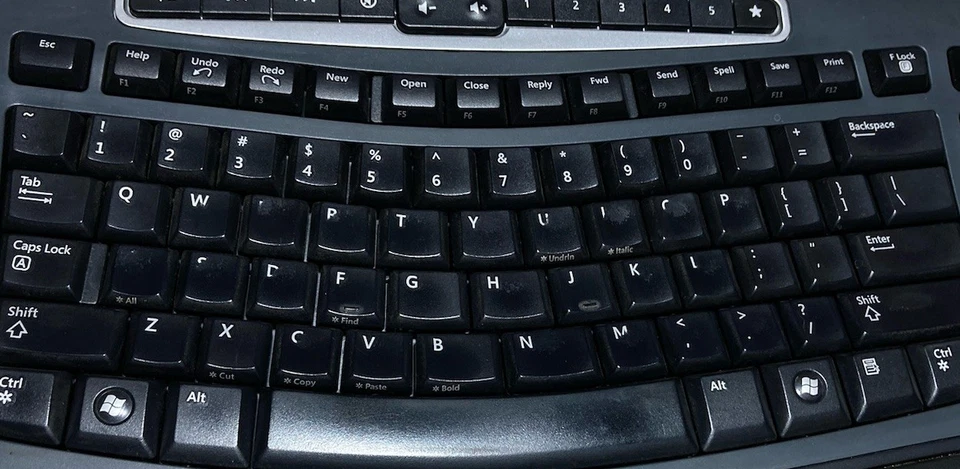 TESTED **Microsoft Keyboard Wireless 5000 W/ Mouse - 1058 & Receiver 3.1 M- 1028 - Image 2 of 4