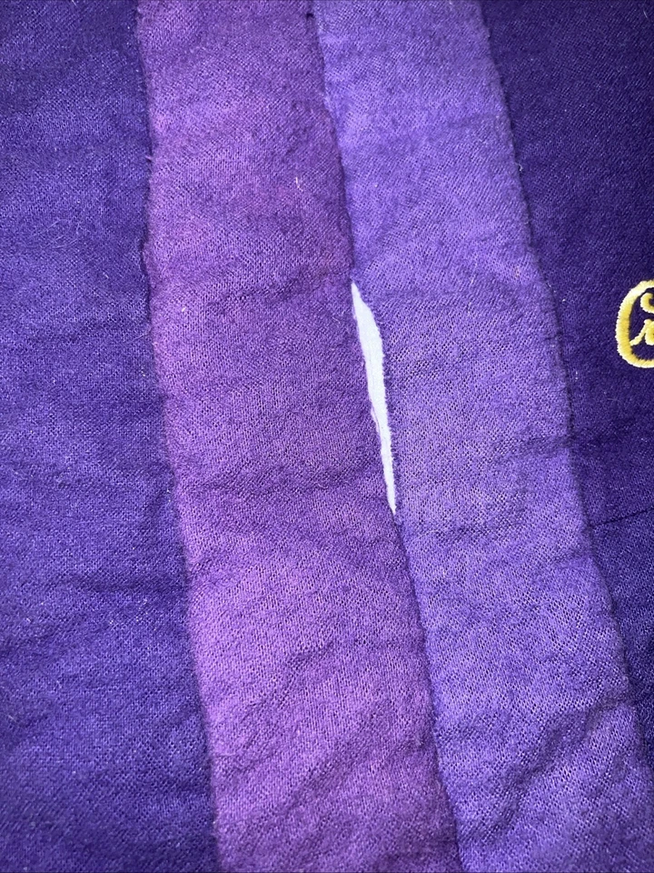 手工皇冠皇家包紫色和金色绗缝 59 英寸 X 69 英寸 — 第 3/4 张图片