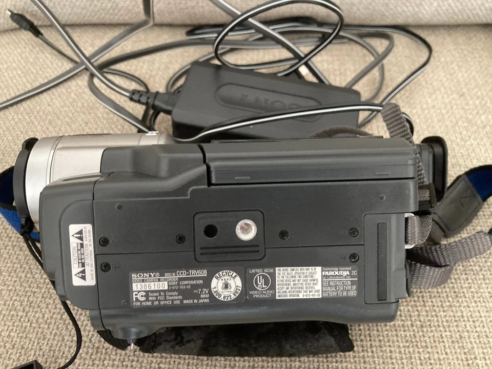 WORKING Sony CCD-TRV608 Video 8mm Analog Camcorder w/ Light, cables, manual - Image 3 of 4