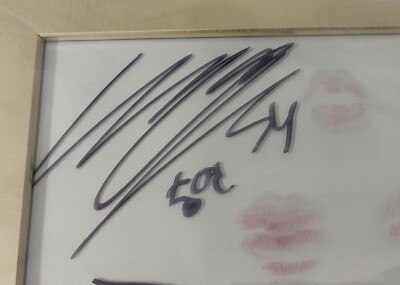 KARA Real Kiss Mark and Real Hand Signed Autograph (Gu Ha Ra, 具荷