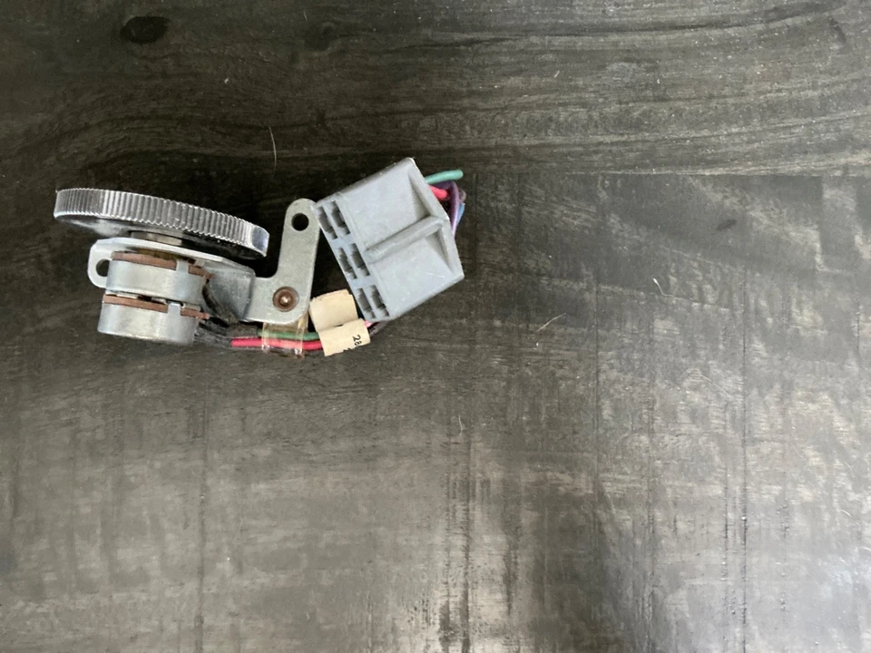 Interruptor de control de fader de altavoz trasero Chrysler Imperial 1969-1973 2864397 nuevo de stock Foto 3 de 4