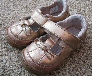 stride rite t strap shoes