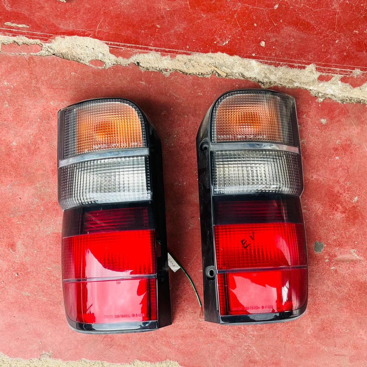 Toyota Hiace Super Custom Tail Light Left And Right Side