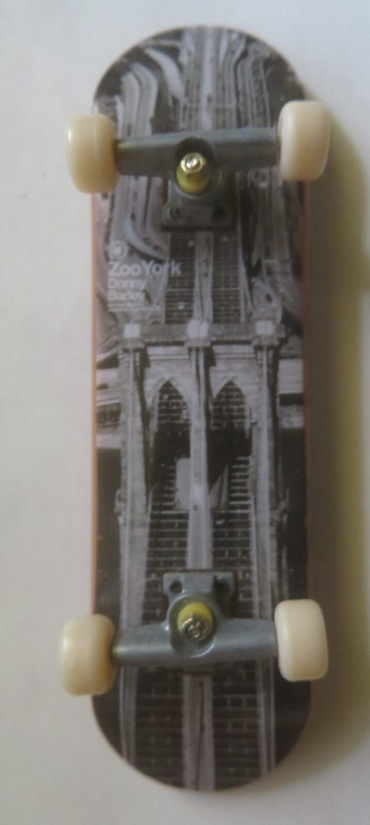 Générique Mini Skateboard À Doigts, Skateboard Professionnel, Planche À Roulettes Pour Ou Décoration, Cadeau D'anniversaire, Cadeaux Pour Garçons, Filles Et Adultes(Motif Aléatoire