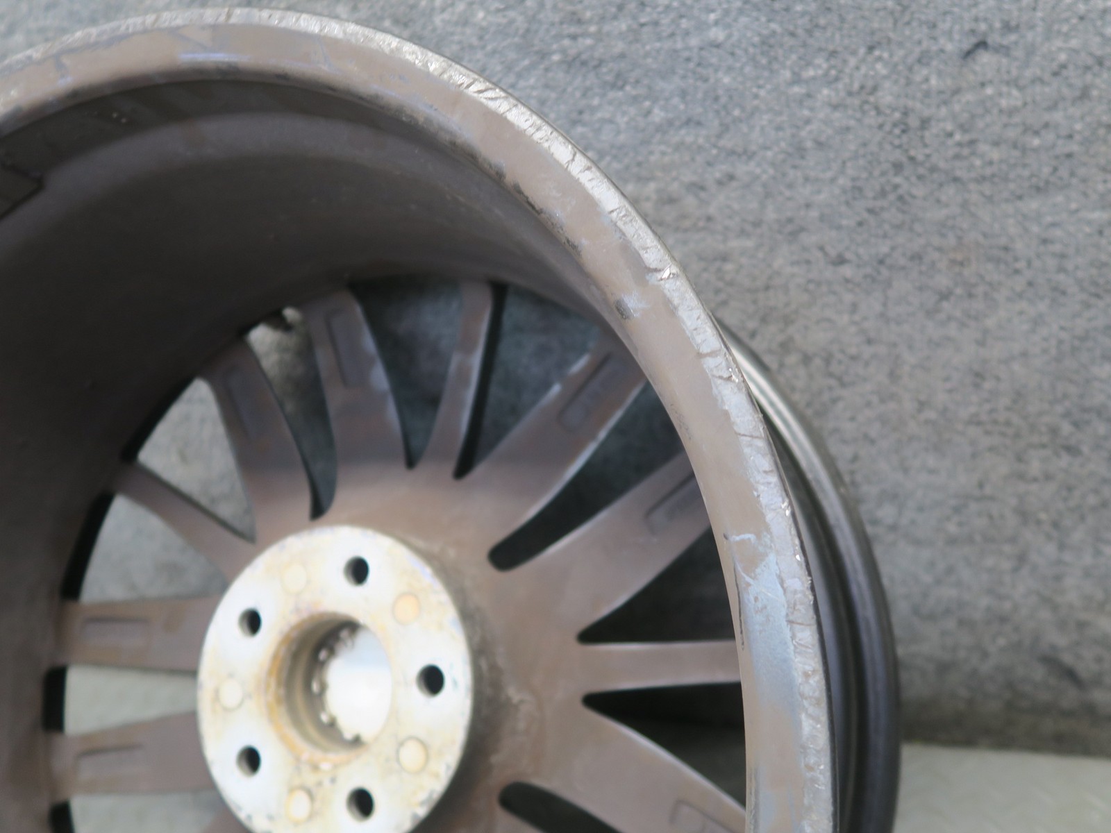 Maserati Ghibli 2014-2020 FRONT Wheel P/N 670016851