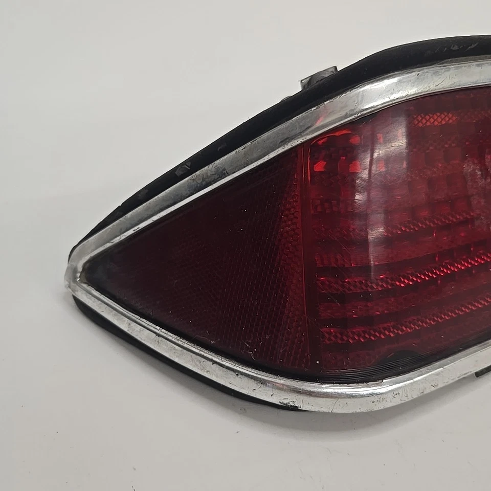 Conjunto de lámpara de luz trasera de pasajero Camaro LH 1974-77 con bisel Foto 2 de 4