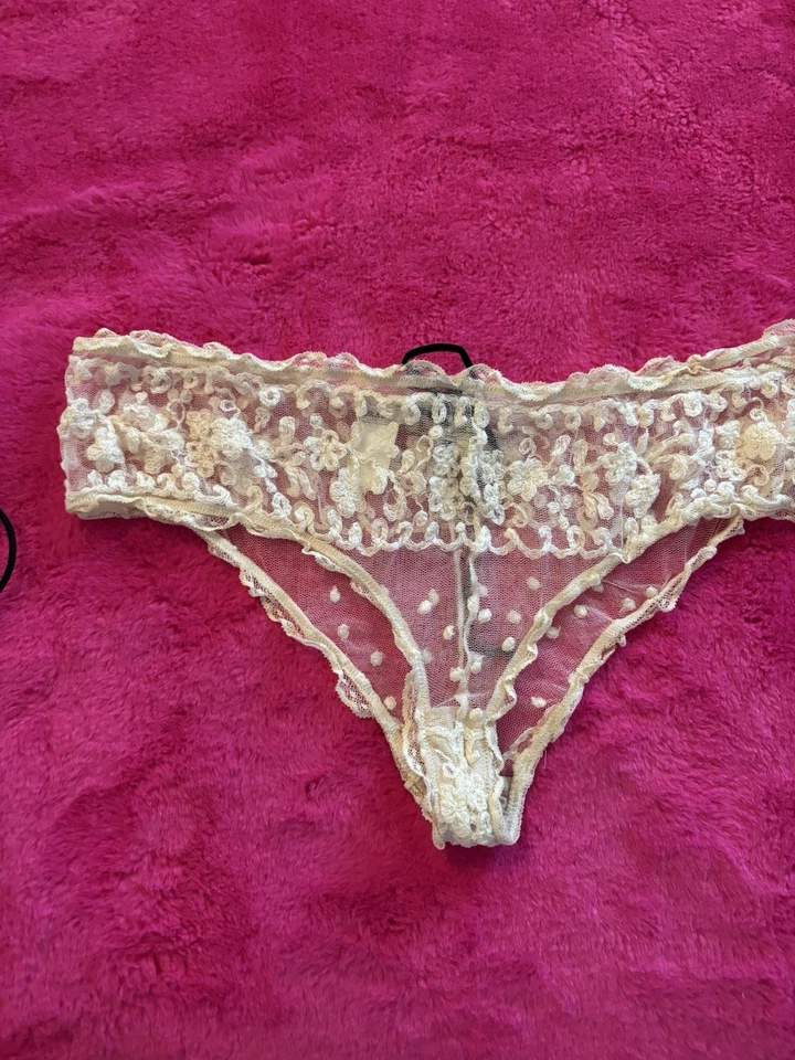 Pantalones cortos lencería de seda PRADA LIXURY únicos en su clase $£$ Foto 2 de 4