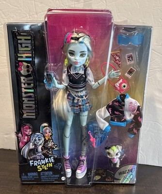 Monster High Frankie Stein  Doll Mattel 2022 Reboot Pet Watzie
