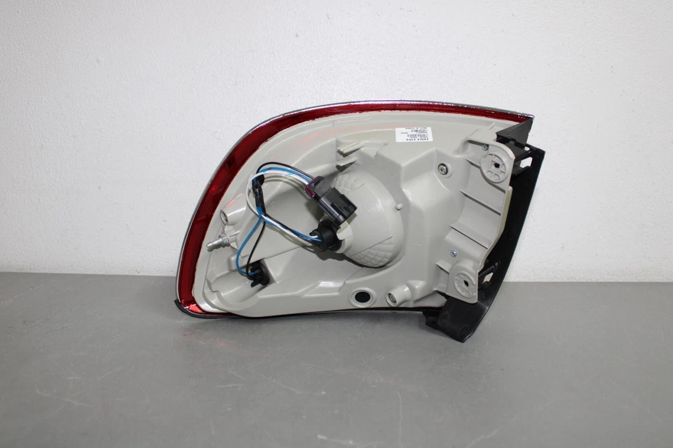 Luz trasera izquierda Buick Enclave 2008 2012 Foto 4 de 4