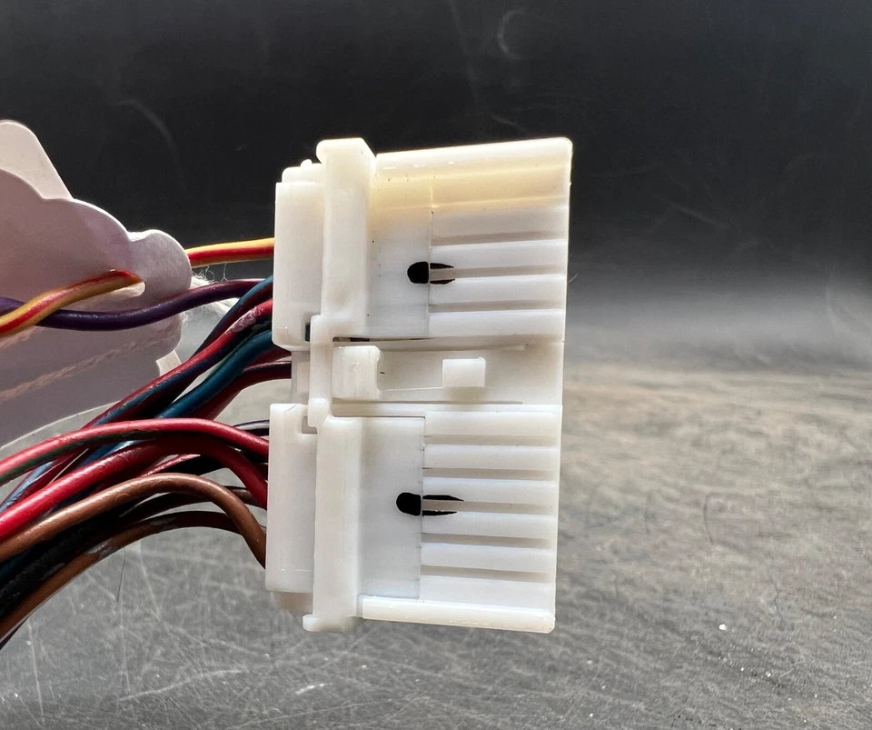 Жгут проводов информационный для верхней консоли Nissan Armada 2004-2006 годов выпуска от оригинального производителя - Изображение 3 из 4