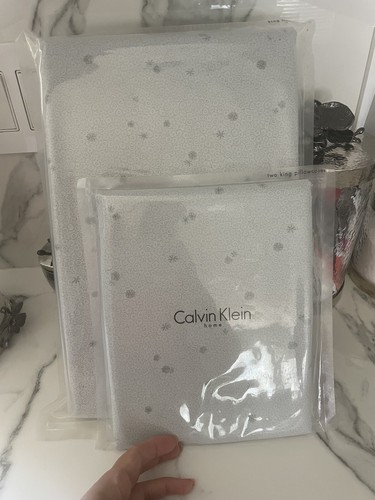 Calvin Klein Tinted Wake Breeze King Flat Sheet+ Two King Pillowcases.Brand New - 第 1/9 張圖片