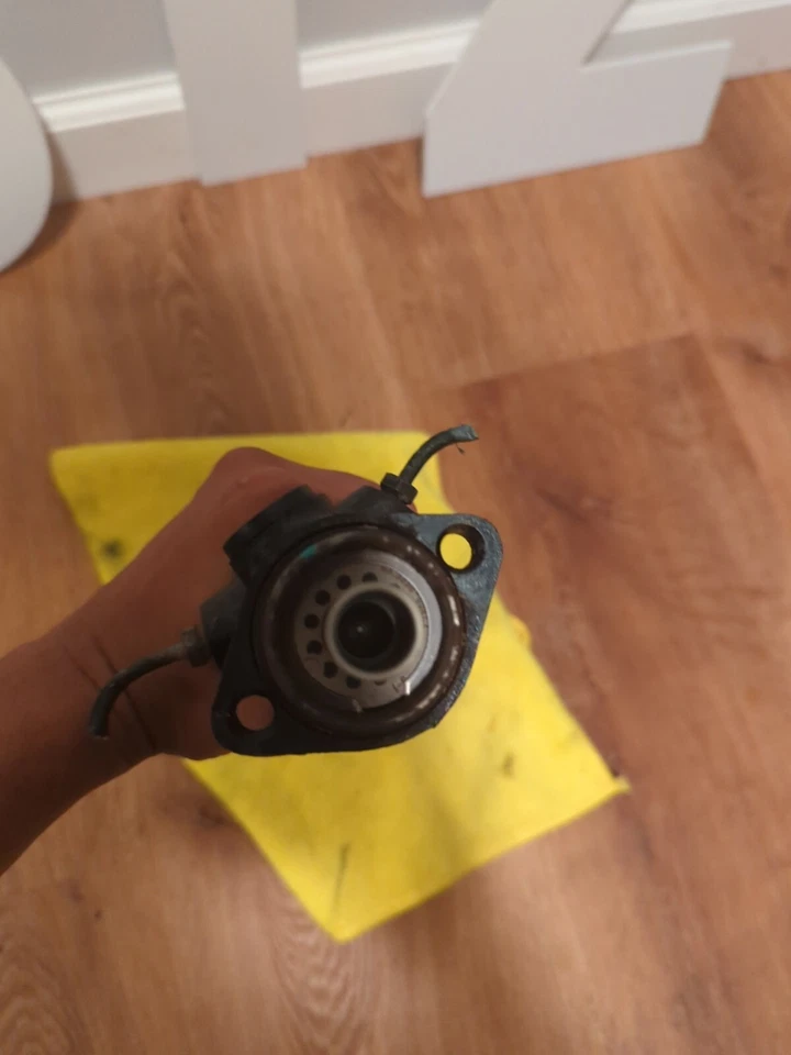 Mercedes Benz 300D W123 1981 cilindro maestro de freno Foto 2 de 4