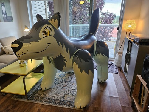 IW Inflatable World Wolf Shiny NIB - Picture 2 of 9