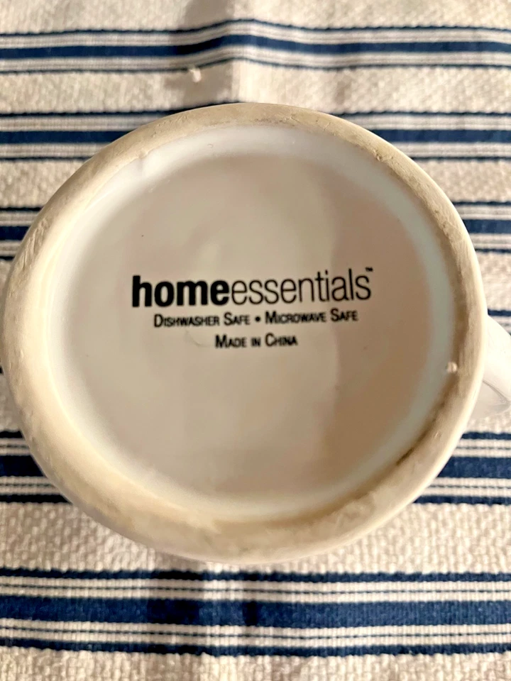 Jarra de leche crema blanca pequeña de Home Essentials 4 1/2 pulgadas de alto Foto 3 de 3