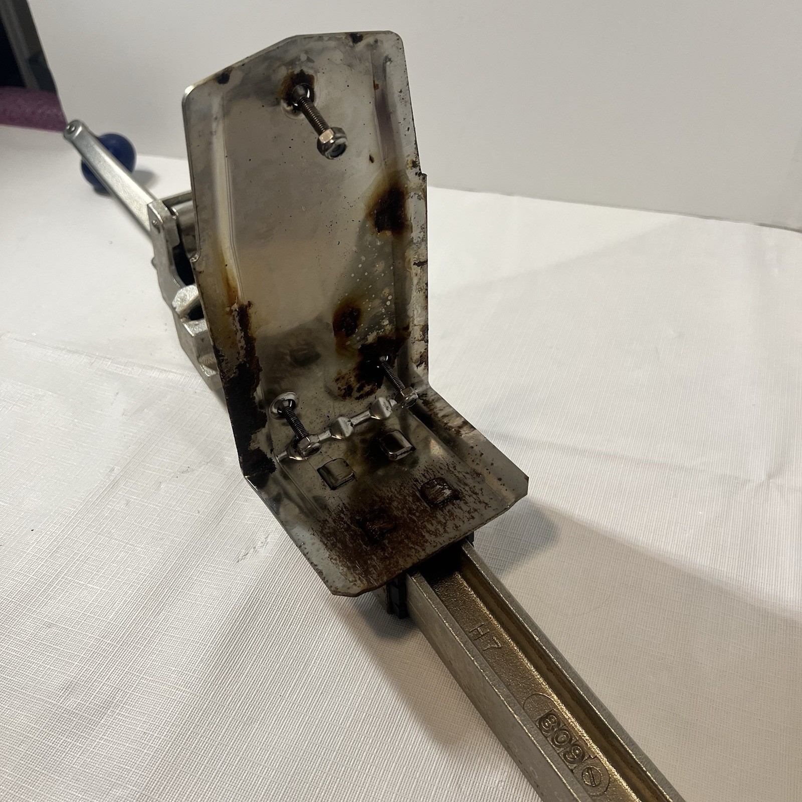 Commercial-grade, counter-mounted manual can opener, Edlund Size #1, H7, 809