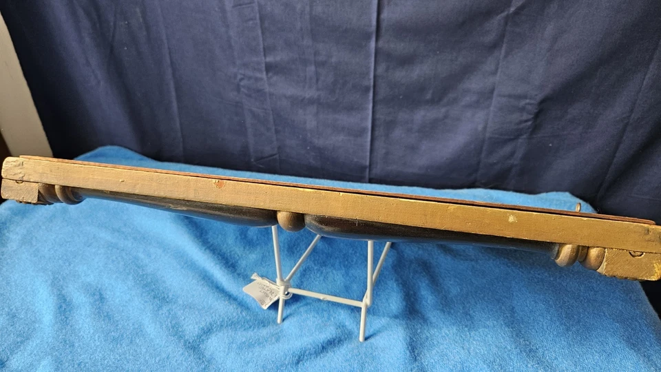 Antiguo espejo ebonizado federal americano del siglo XIX con escena de casa eglomisa. Foto 4 de 4