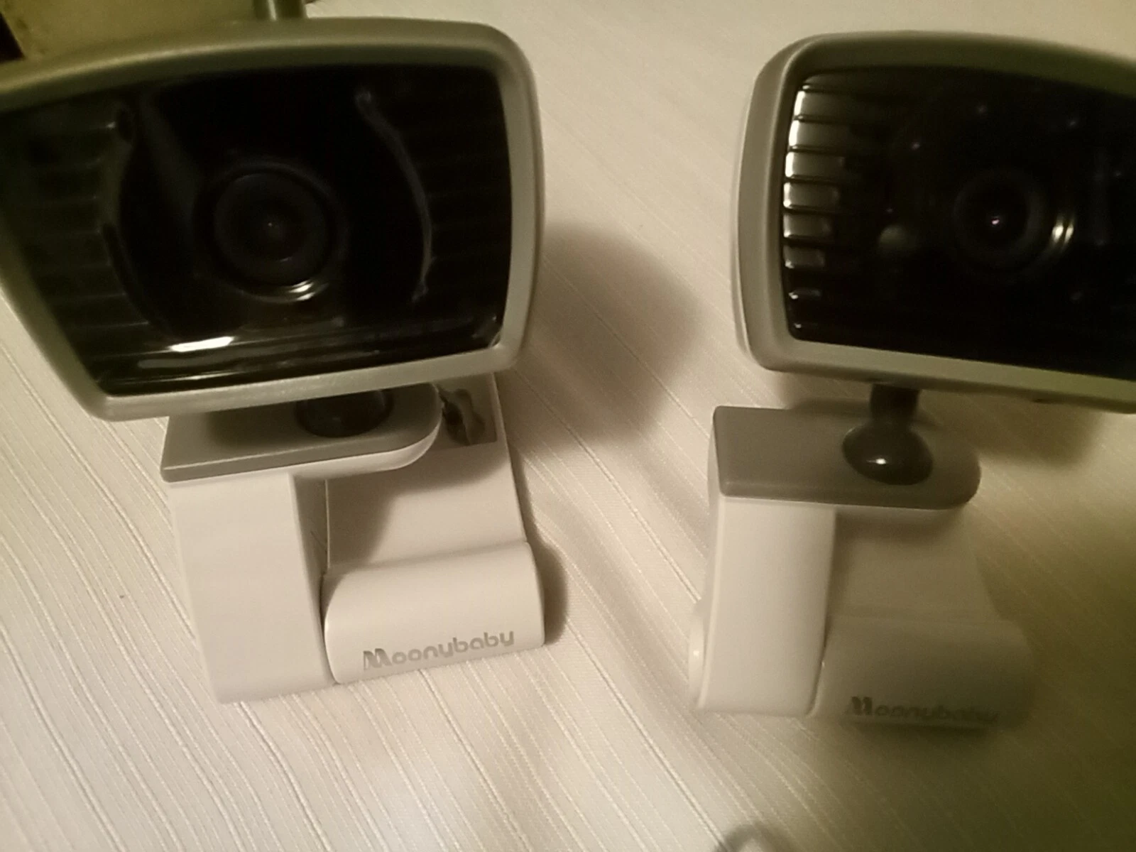 Moonbaby Best View Trust 50-2 Digital Video Baby Monitor Model 55939R.