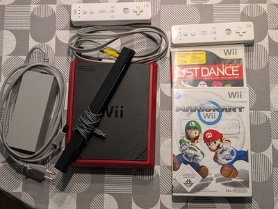 Nintendo Wii Mini + 2 Controller + Mario Kart Wii + Just Dance + Lenkrad