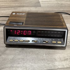 Vintage General Electric GE Model 7-4616B Two Wake Times FM/AM Alarm Clock Radio