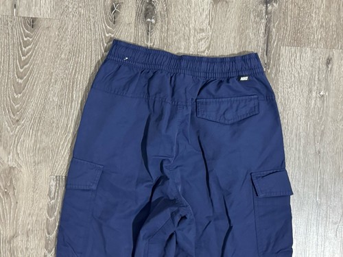 Pantalones cargo Nike utilitarios sin forro para hombre pequeños azules tejidos elásticos en la cintura bolsillos - Imagen 13 de 13