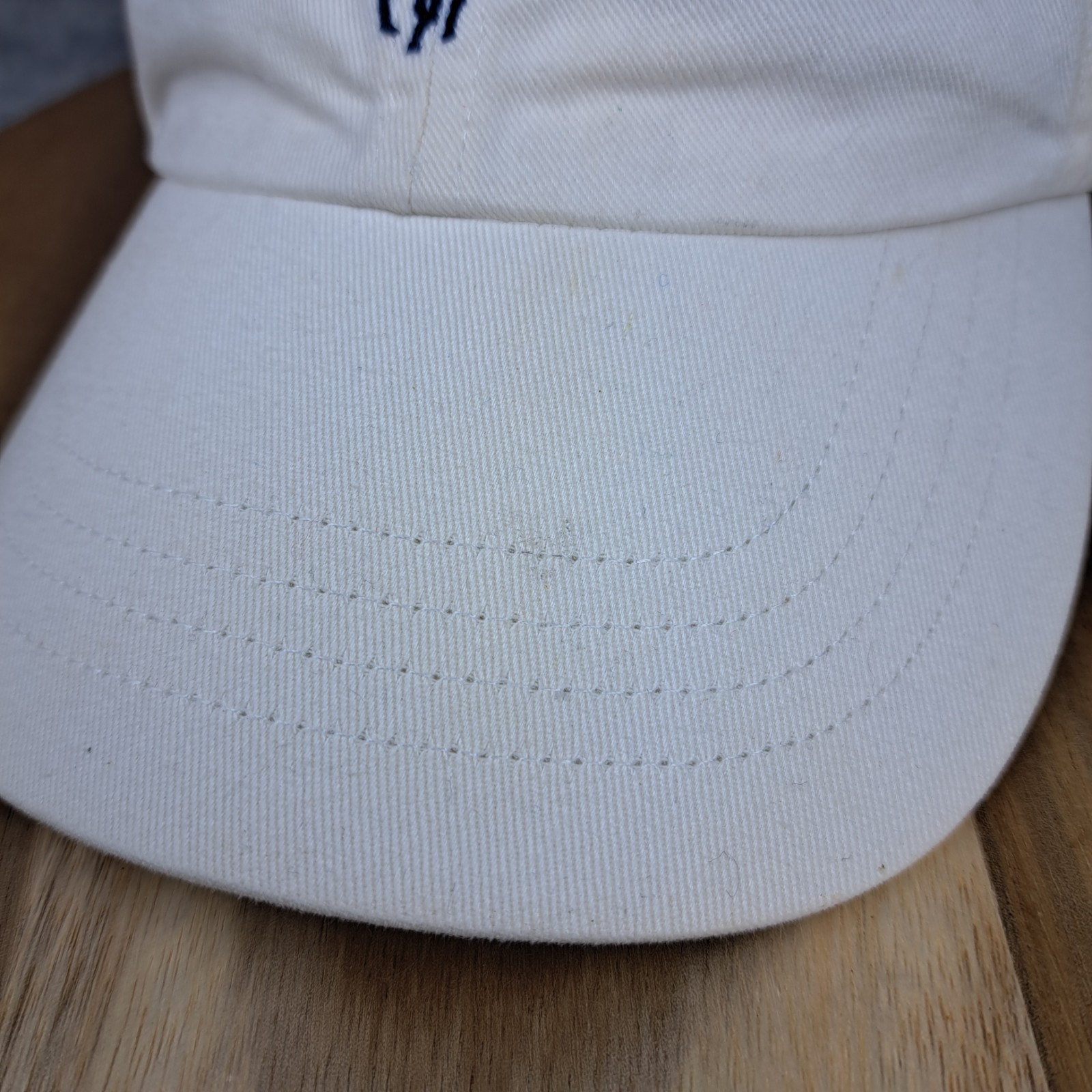 Cappello Polo Ralph Lauren berretto cinturino schiena bianco piccolo blu pony preppy casual uomo