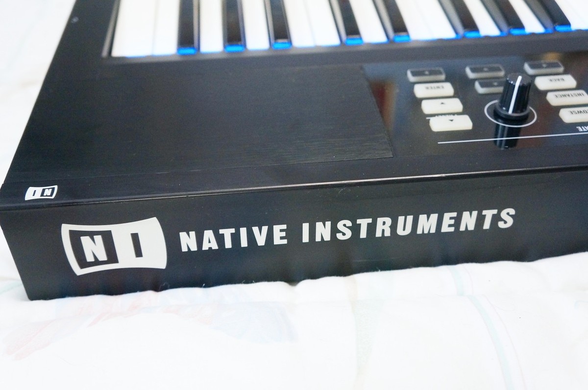 Native Instruments Komplete Kontrol S49 MK1 + Donner Bag & Sustain