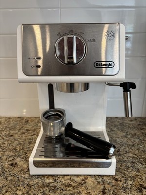 DeLonghi Espresso Machine Cappuccino Maker ECP3220W