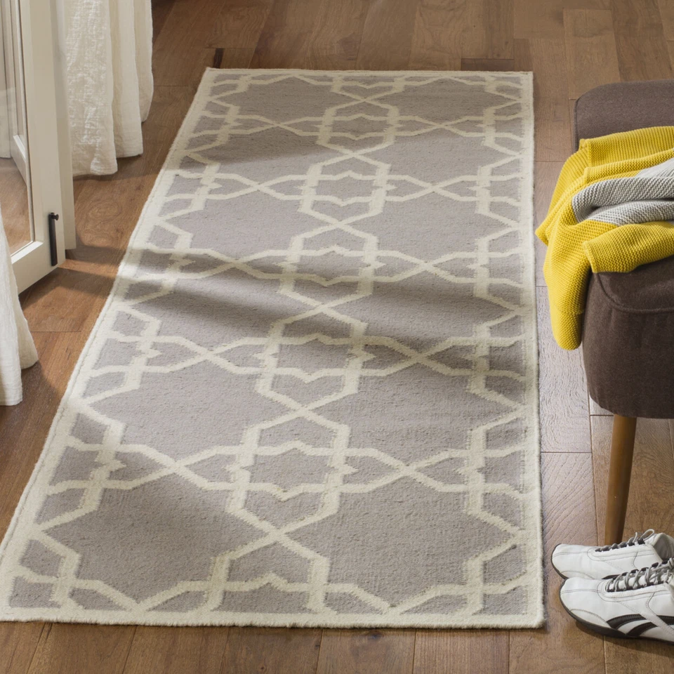 SAFAVIEH Dhurries DHU548G Handwoven Grey / Ivory Rug - Image 3 of 4