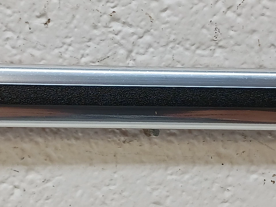 Nuevo OEM GM Front Trim Spear 12300961 1982 Buick Riviera diésel (676) Foto 3 de 4