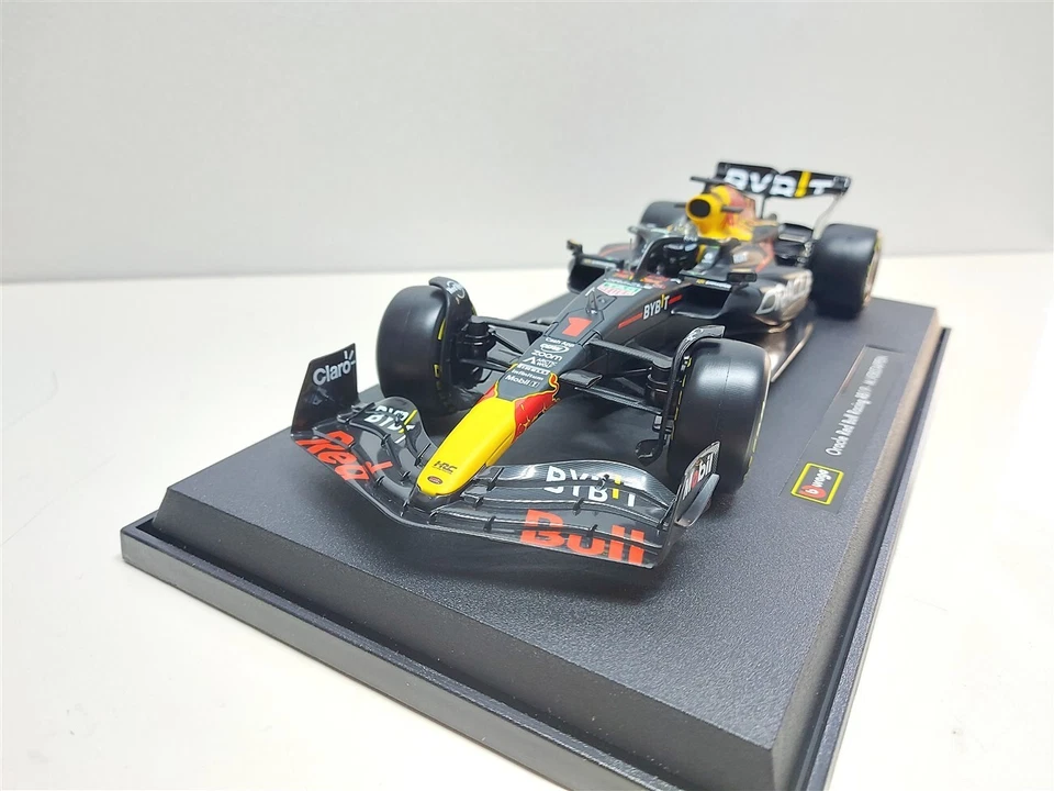 Red Bull RB19 F1 World Champion 2023 #1 M. Verstappen - 1/18 Burago - Immagine 2 di 4