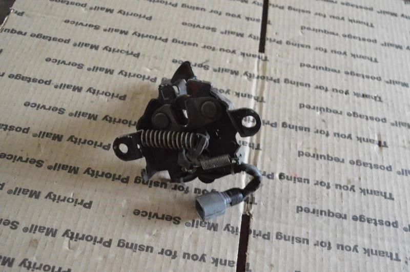 Lexus HS250H 2010 2011 2012 CIERRE DE BLOQUEO DE PESTILLO DEL CAPÓ Foto 2 de 4