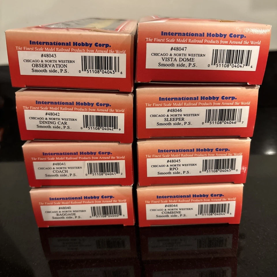 HO Scale **CNW The 400** 8 CarPassenger Set - IHC 48040-47 , Knuckle Couplers - Image 4 of 4