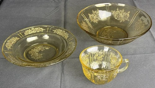 1930s Mixed Lot of 3 Federal Amber Depression Glass Sharon Bowls & Cup