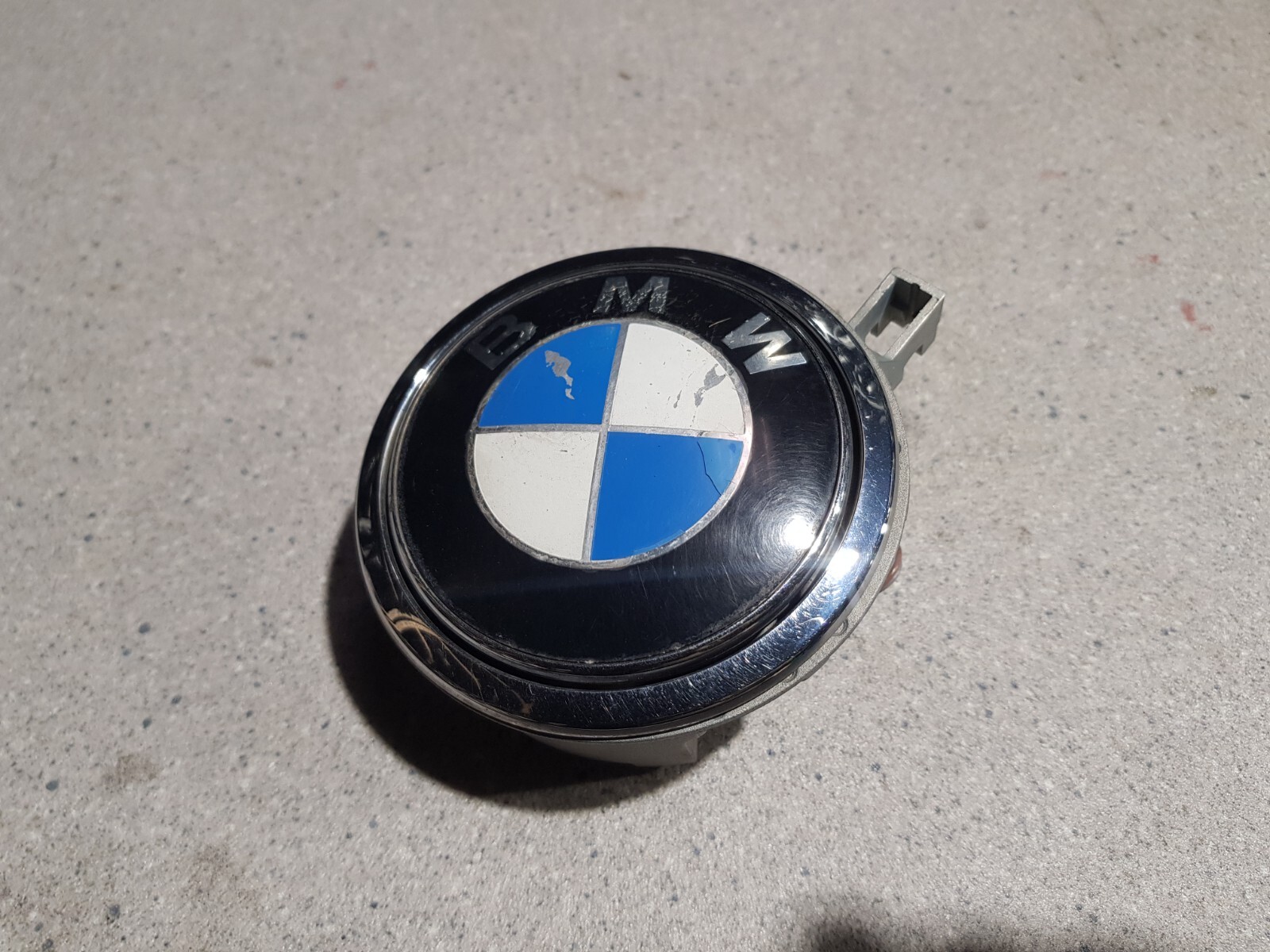 05 BMW 1 Series E87 Tailgate Handle Lock Release Switch Badge