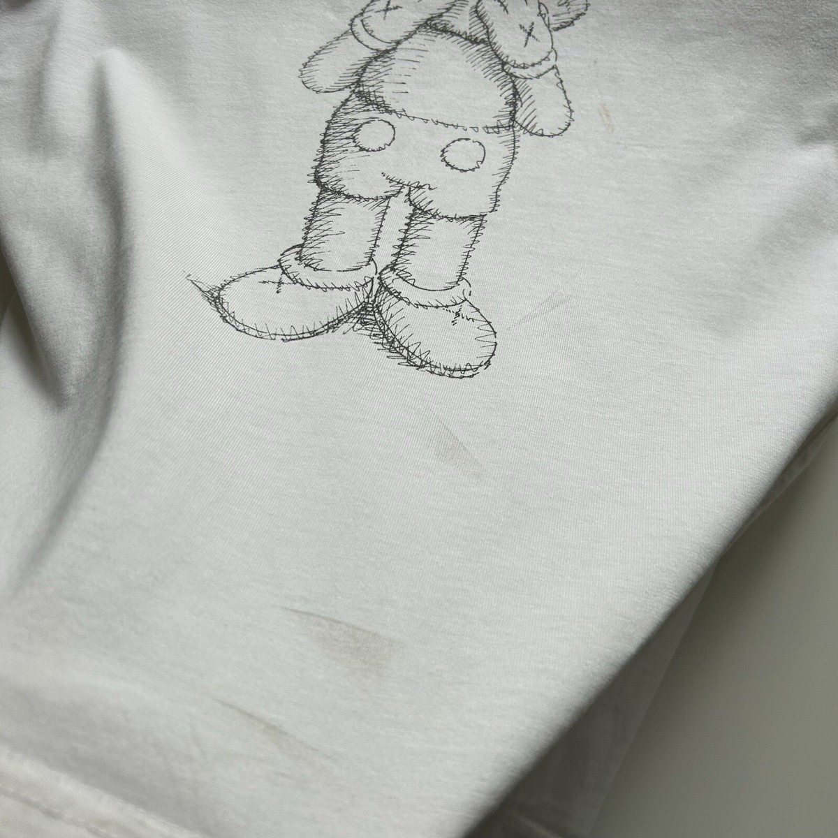 KAWS HOLIDAY Japan Sketch Art Graphic T Shirt Men's Medium