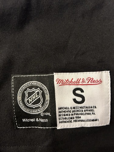 Mitchell & Ness NHL Boston Bruins Pocket Black T-Shirt Black - Picture 4 of 7