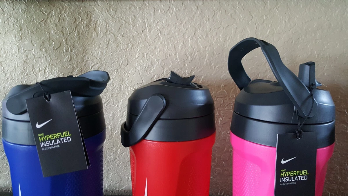 Nike hyperfuel insulated 64 oz top