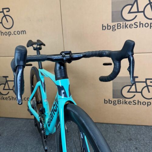 New Bianchi Oltre Comp, Ultegra Di2 12-speed, Carbon Fiber Road Bike-2024, 47cm - Picture 4 of 11